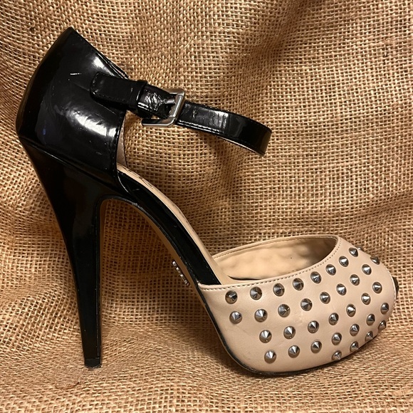 ROCK & REPUBLIC Studded Platform Stiletto Black/Cream w/Ankle Buckle Size 7 - Picture 2 of 11